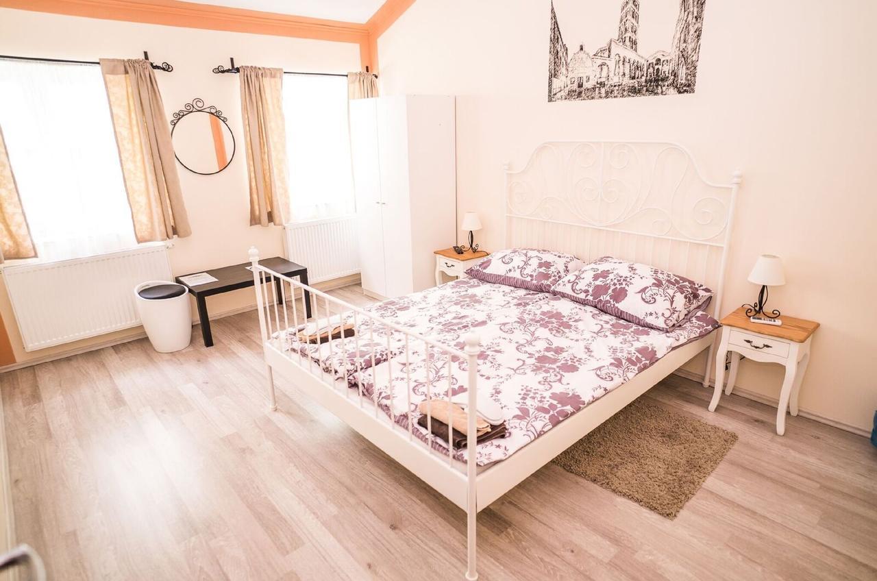 Boutique Hostel Kings N' Queens Zagrzeb Pokój zdjęcie